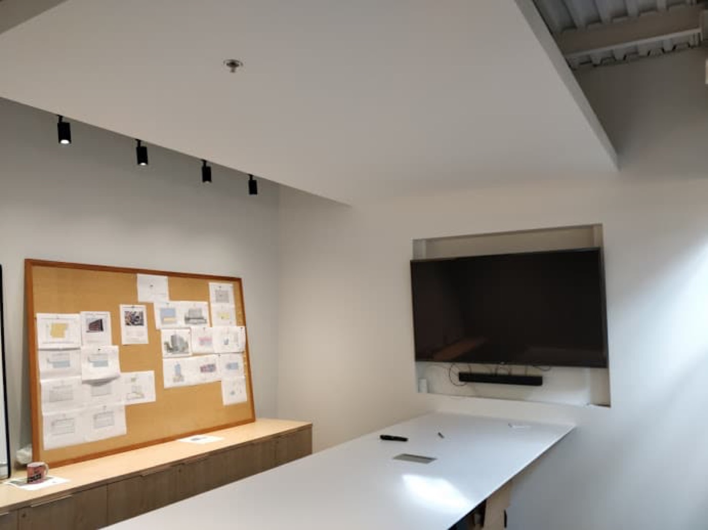 Dropped ceiling with four-inch perimeter lighting detail